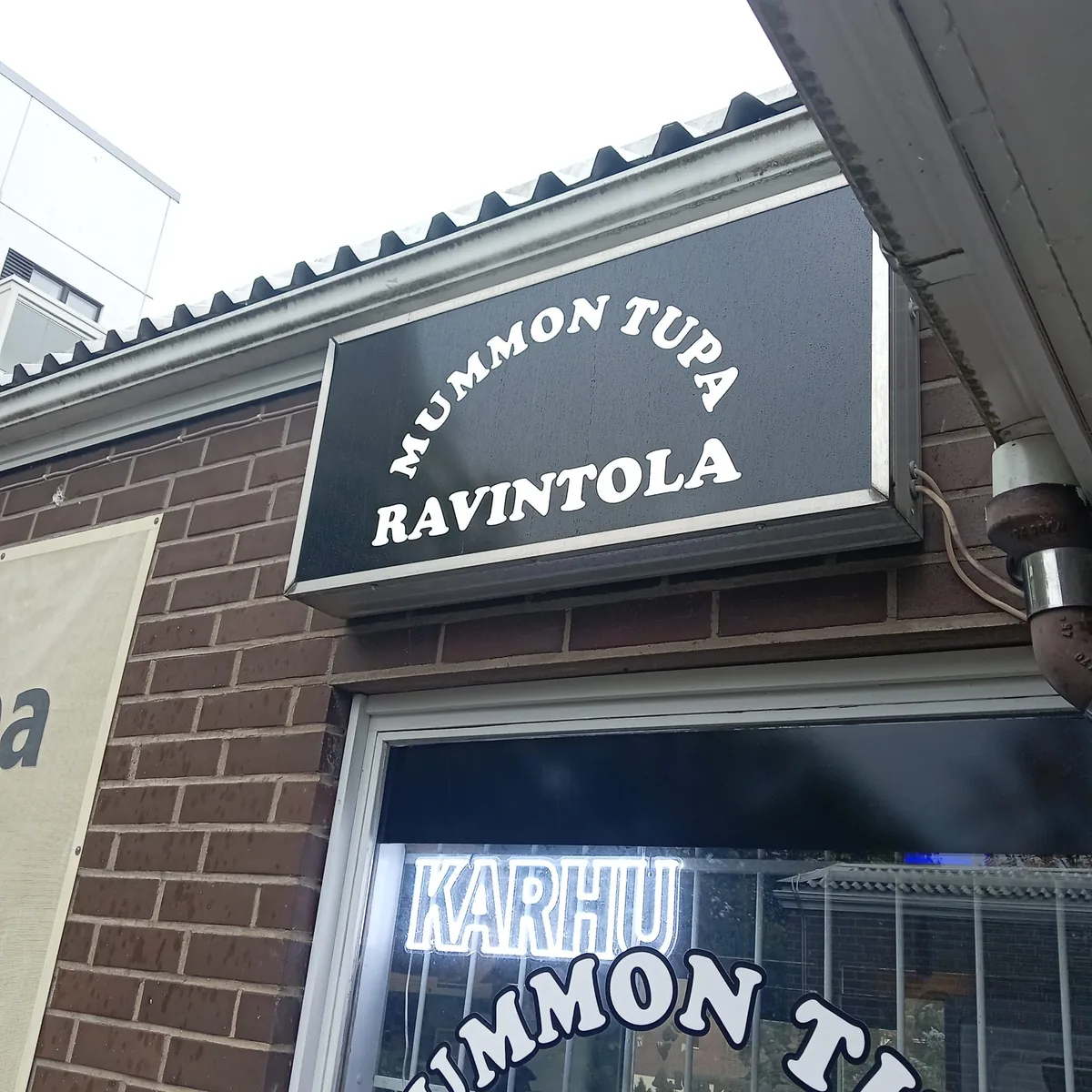 Mummon Tuvan kyltti Vieraskujalla
